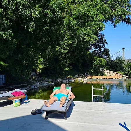 Párty Haus Pod Milešovkou Villa *